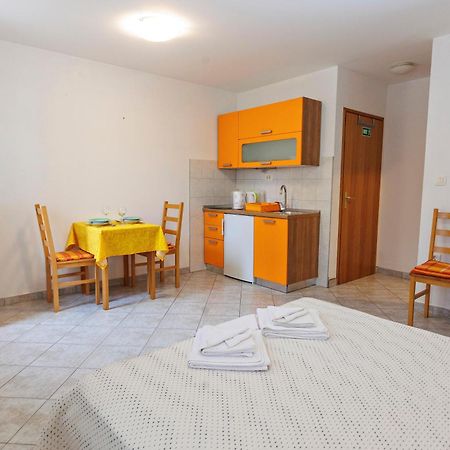 Apartments Baricevic Бол Экстерьер фото