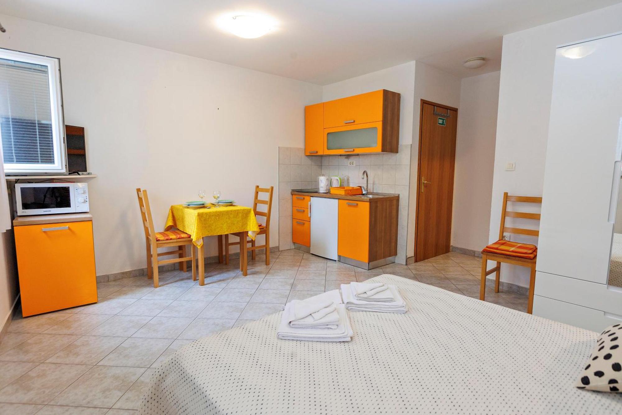 Apartments Baricevic Бол Экстерьер фото