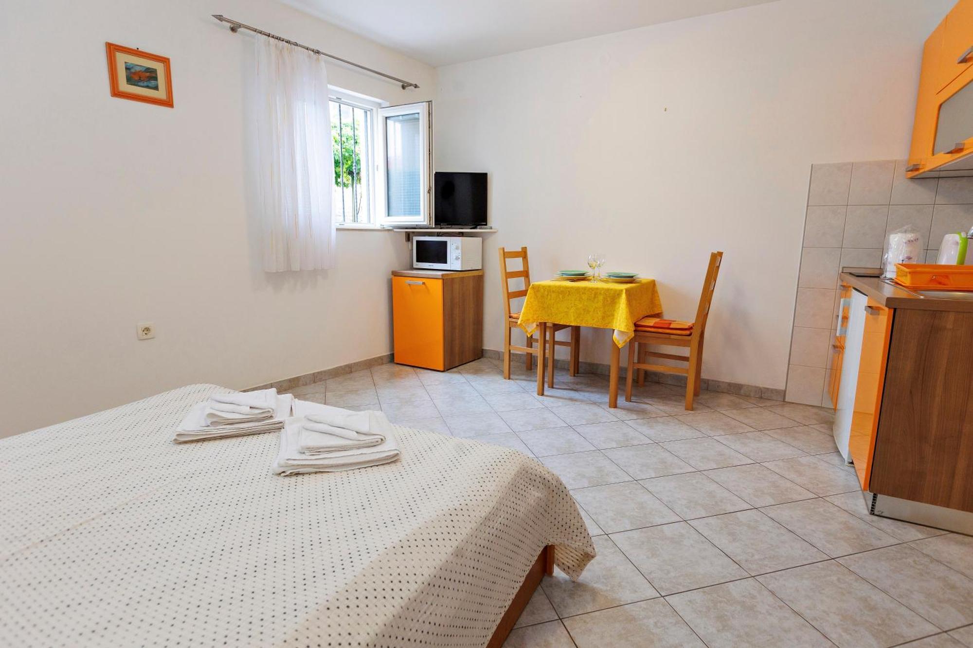 Apartments Baricevic Бол Экстерьер фото
