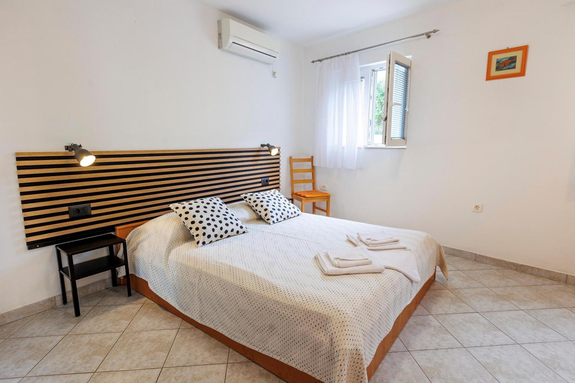 Apartments Baricevic Бол Экстерьер фото