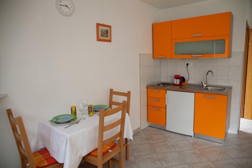 Apartments Baricevic Бол Экстерьер фото