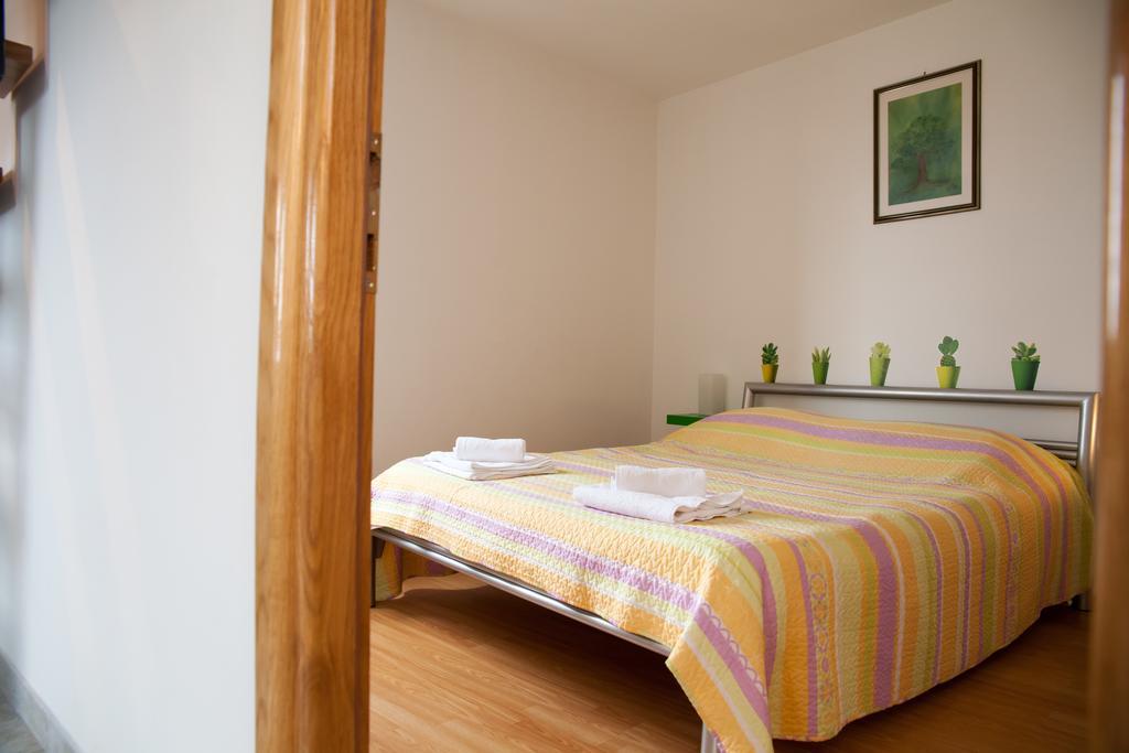 Apartments Baricevic Бол Экстерьер фото